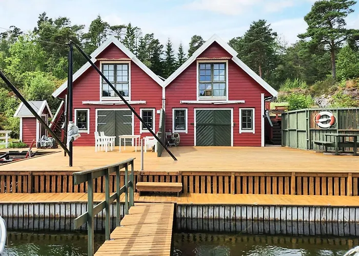9 Person In Mosterhamn-by Traum *